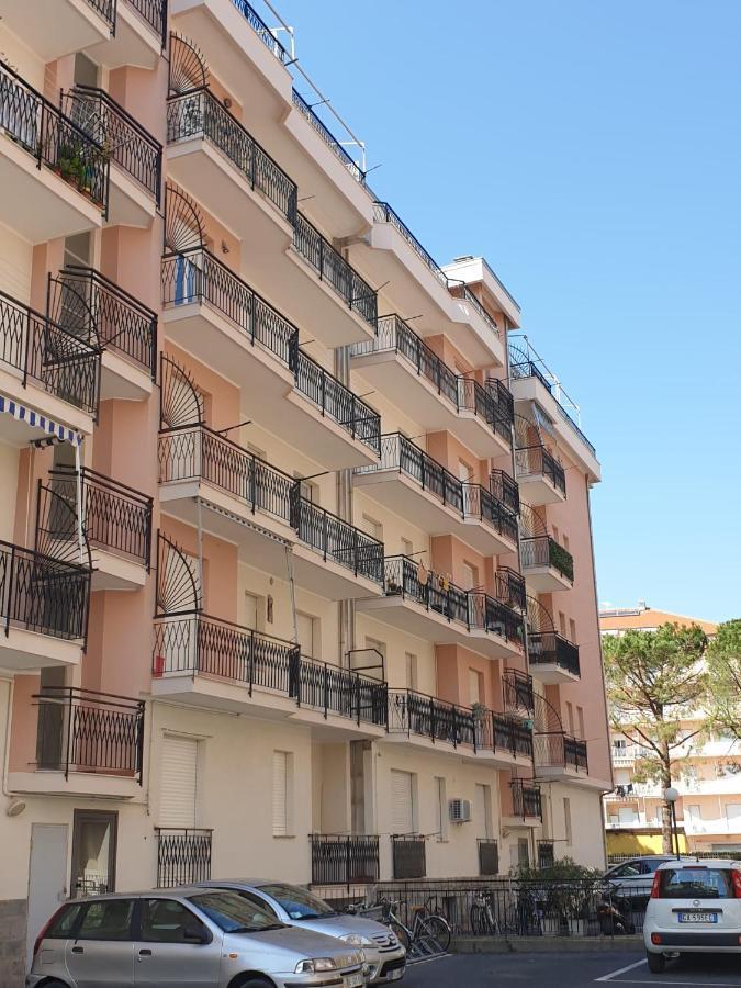 דירות Albenga Sul Mare Famiglie Ed Amici Fino 10 Posti מראה חיצוני תמונה